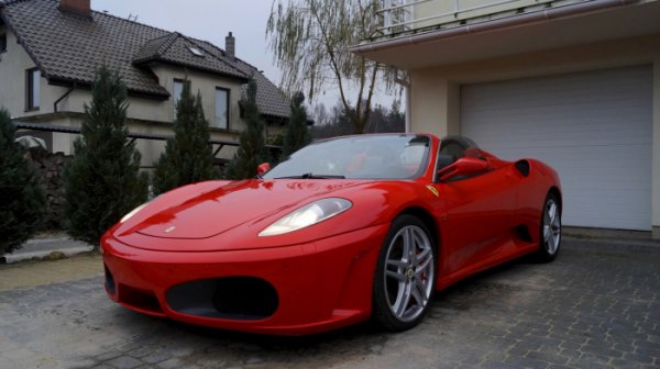 Една от многото спортни коли в колекцията на Кадиров. Кола, обичана не само заради динамичните си характеристики, но и за ненадминатия си външен вид. Днес тя се счита за рядкост, защото вече не се продава като нова. Италианската компания реализира последната бройка на 17 април 2009 г.